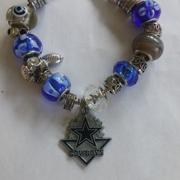 Bracelets - Picture 4 of 7